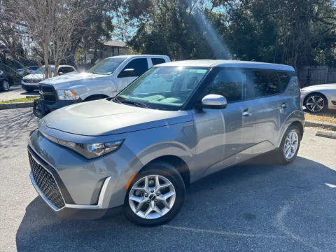 Photos of 2025 Kia Soul LX for sale in Seffner, FL at Evo Motors