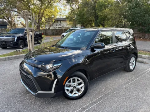 Photos of 2025 Kia Soul LX for sale in Seffner, FL at Evo Motors