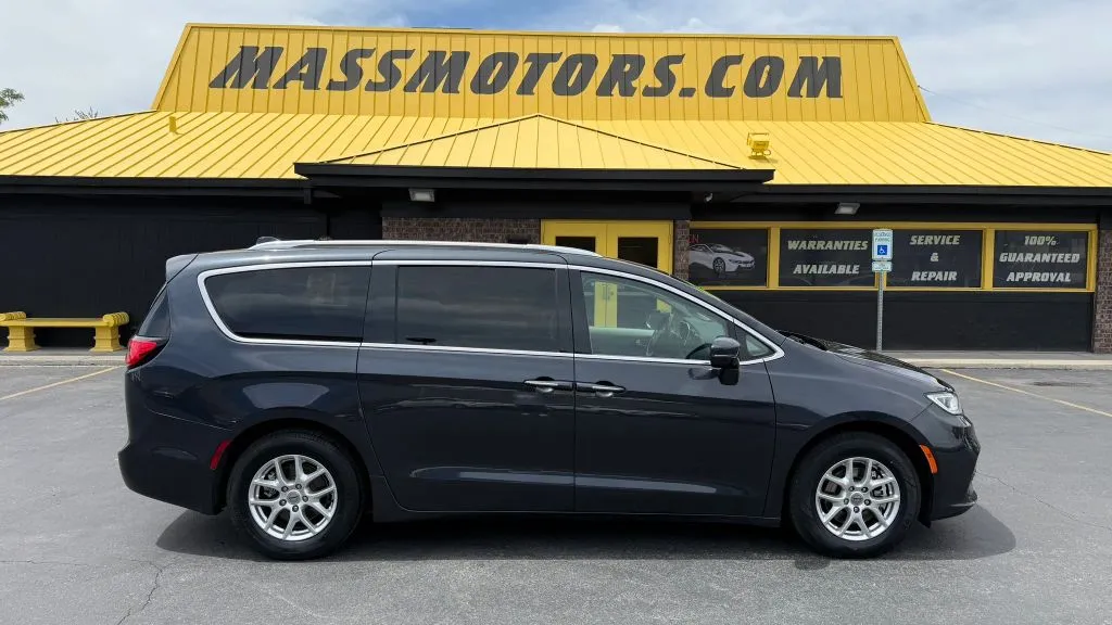 2021 Chrysler Pacifica Touring L's photo