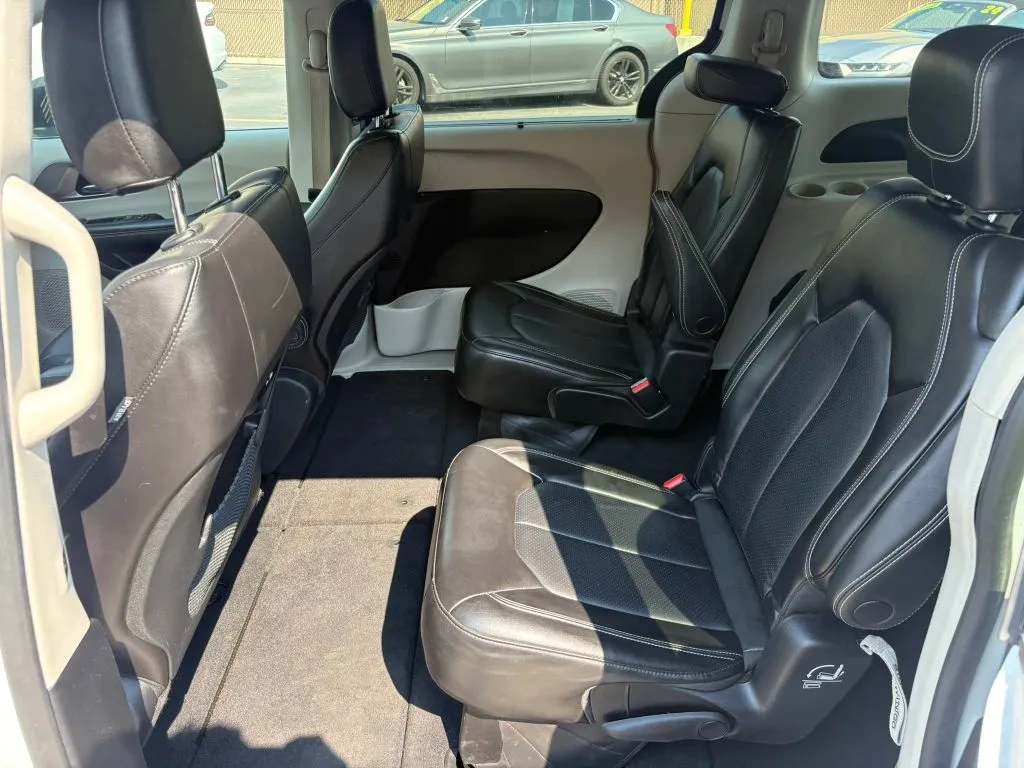 2023 Chrysler Pacifica Touring L - Photo 10
