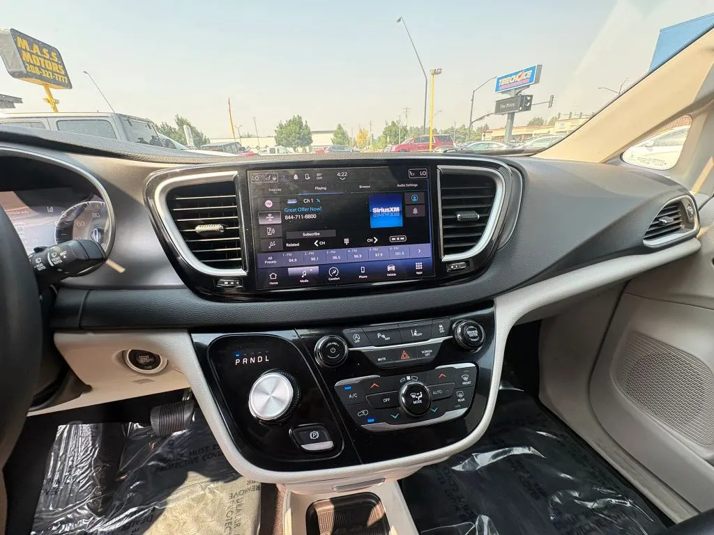 2023 Chrysler Pacifica Touring L - Photo 15