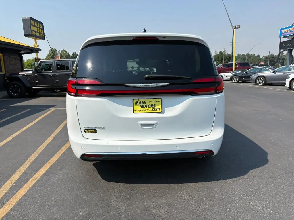 2023 Chrysler Pacifica Touring L - Photo 6