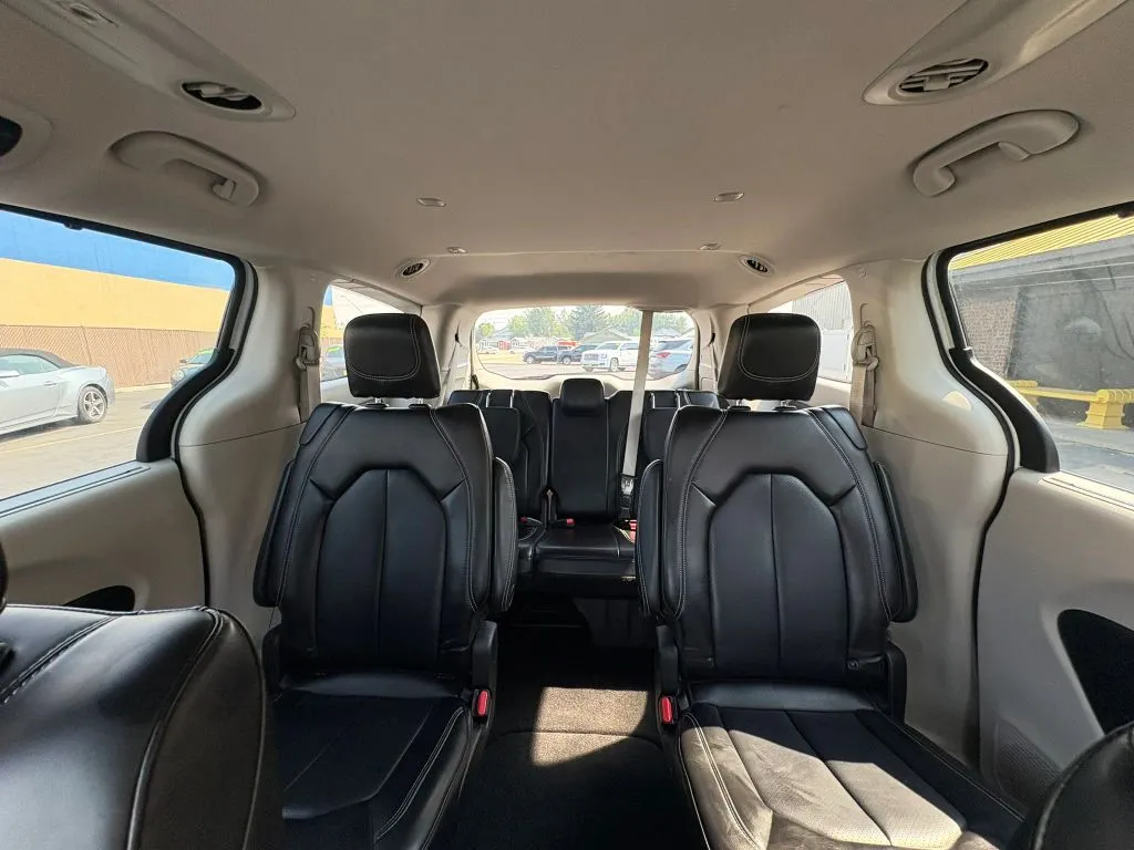 2023 Chrysler Pacifica Touring L - Photo 18