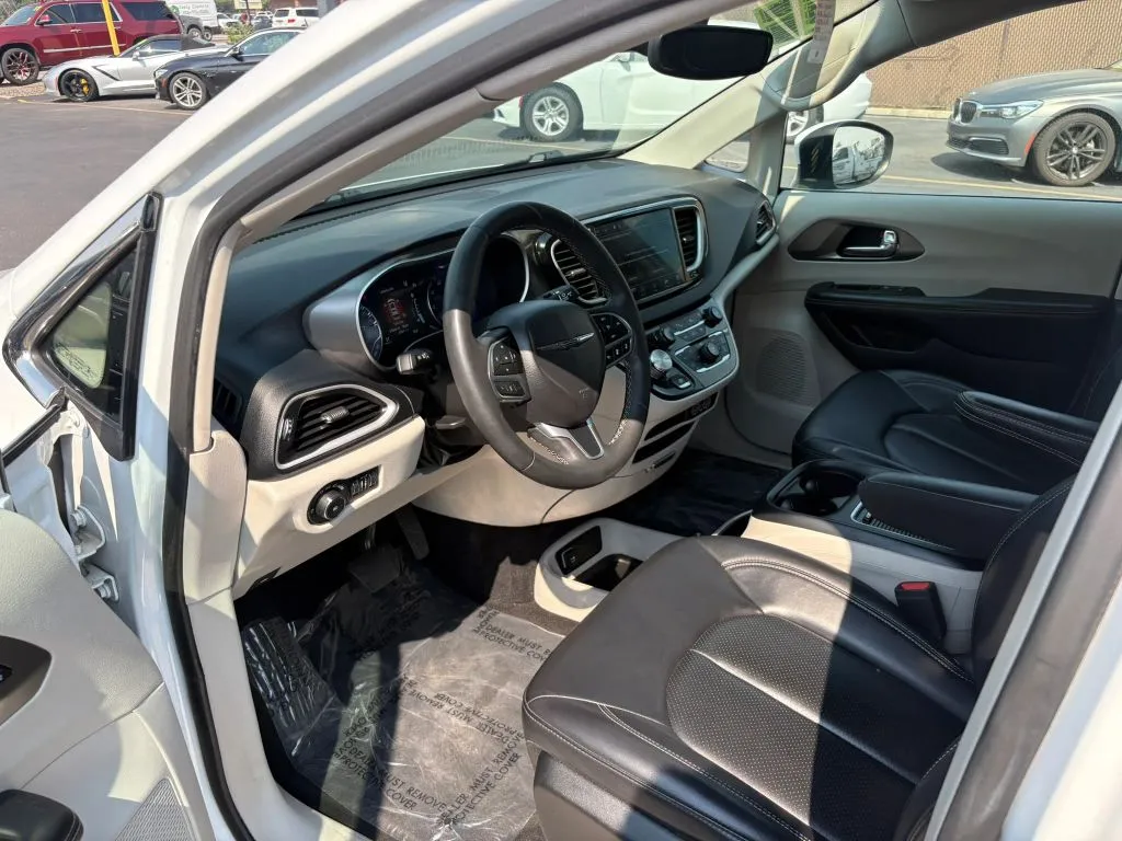 2023 Chrysler Pacifica Touring L - Photo 9
