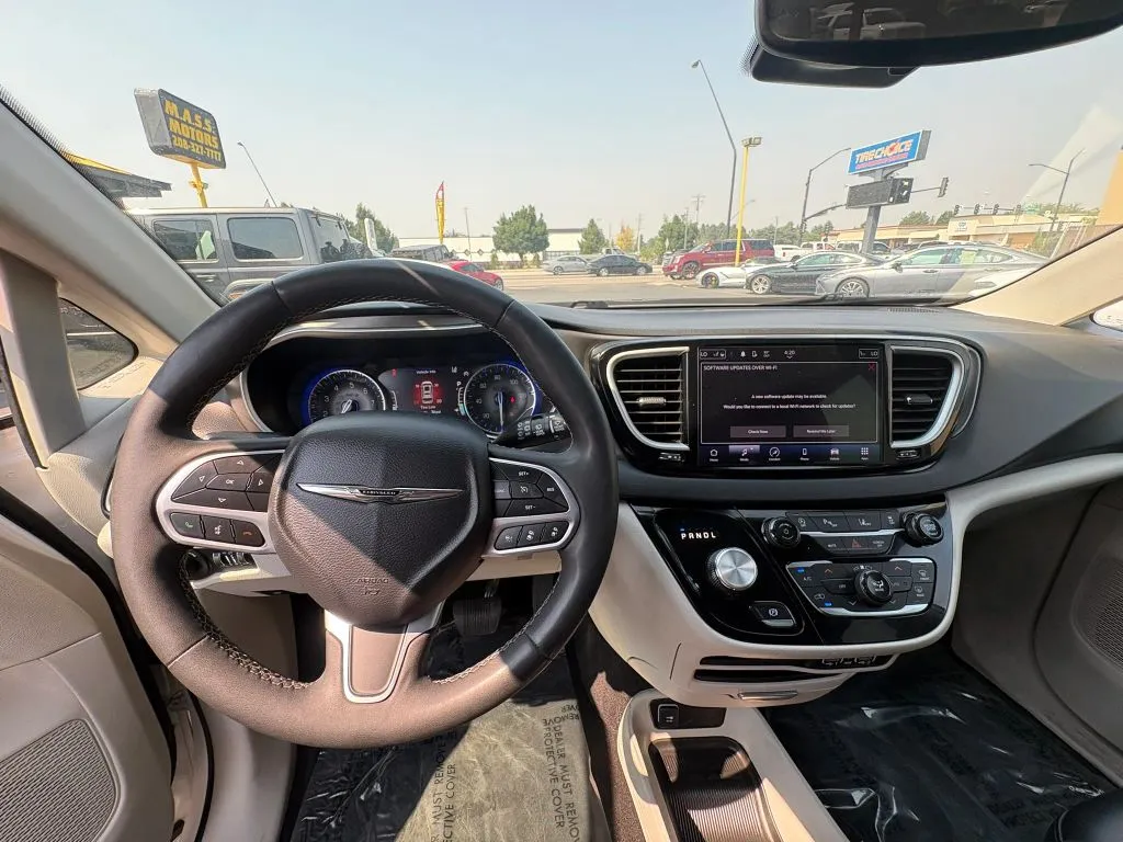 2023 Chrysler Pacifica Touring L - Photo 13