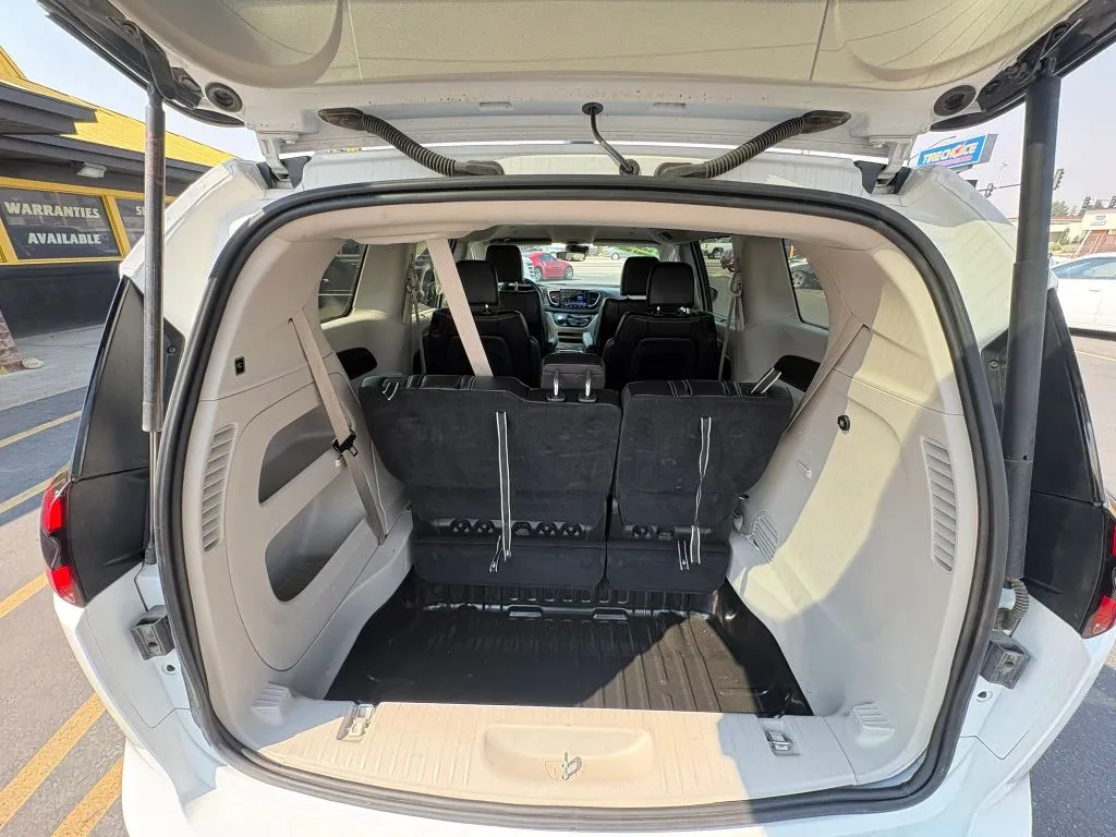 2023 Chrysler Pacifica Touring L - Photo 19