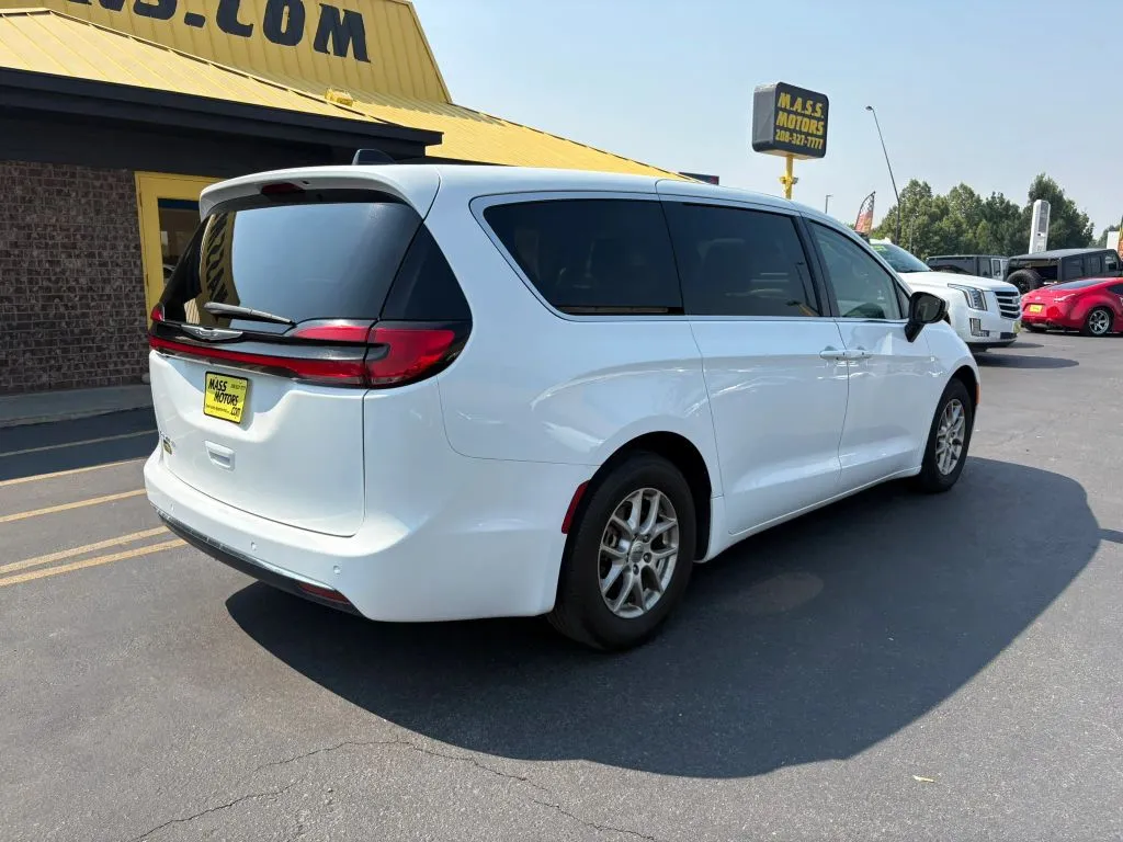 2023 Chrysler Pacifica Touring L - Photo 7