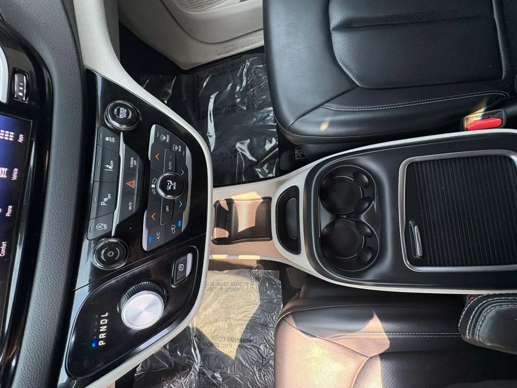 2023 Chrysler Pacifica Touring L - Photo 16