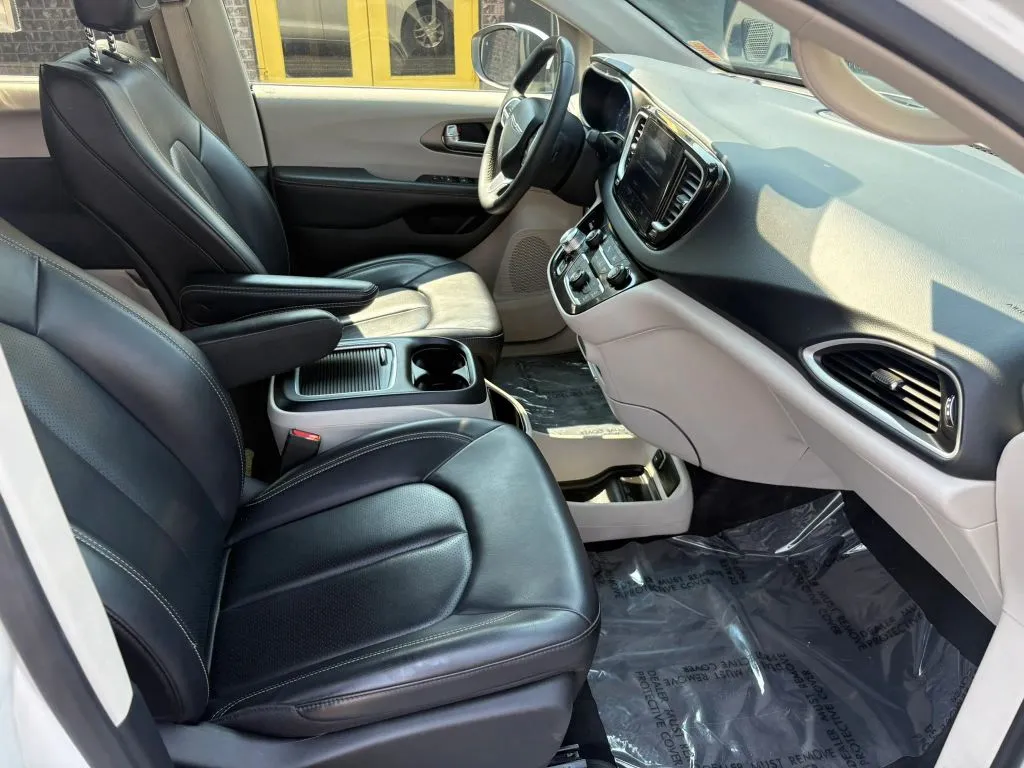2023 Chrysler Pacifica Touring L - Photo 11
