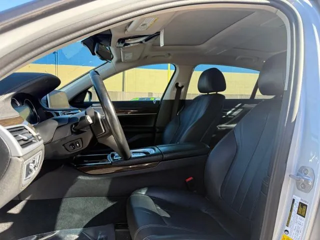 2019 BMW 7 Series 740i - Photo 9