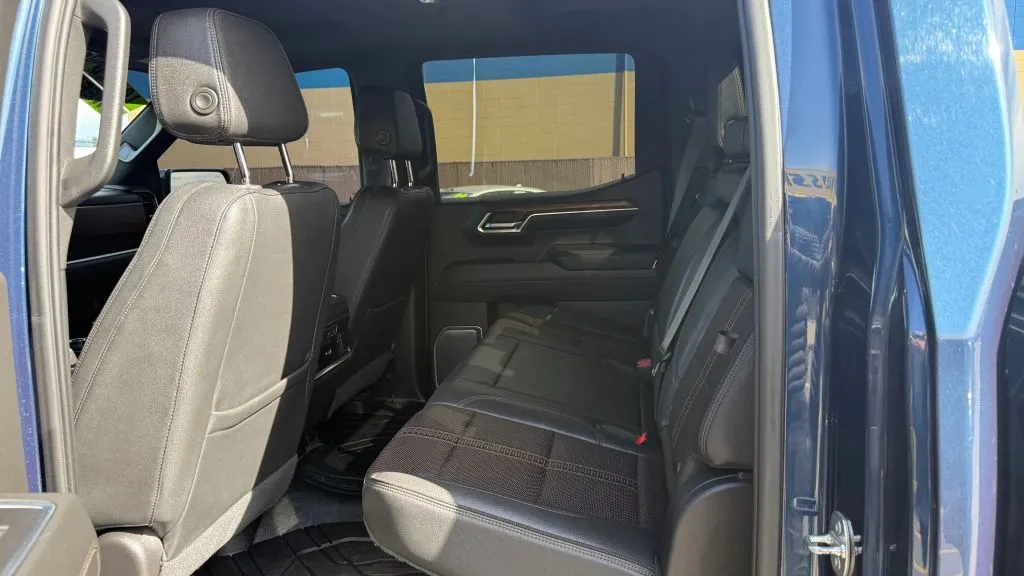 Chevrolet Silverado photo 10