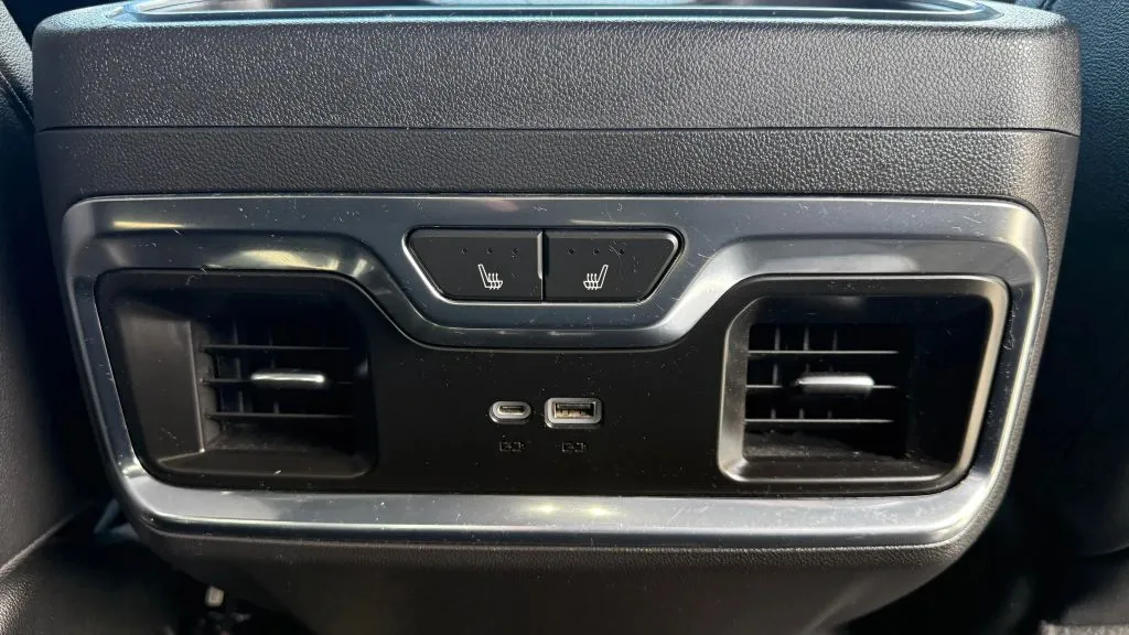 Chevrolet Silverado photo 16