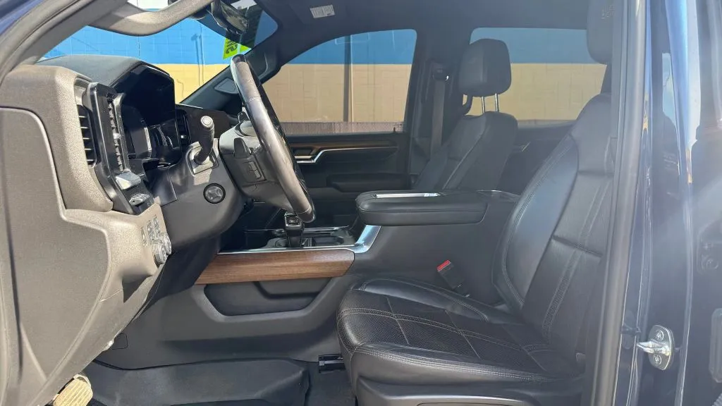 Chevrolet Silverado photo 9