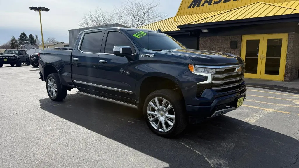 Chevrolet Silverado photo 2