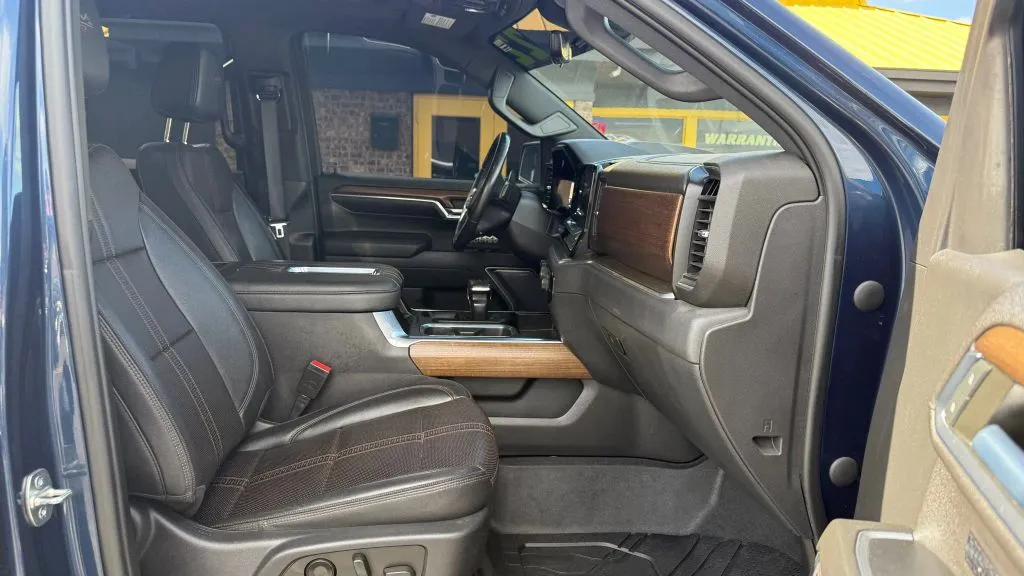 Chevrolet Silverado photo 11