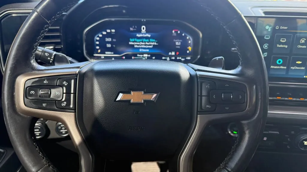 Chevrolet Silverado photo 14
