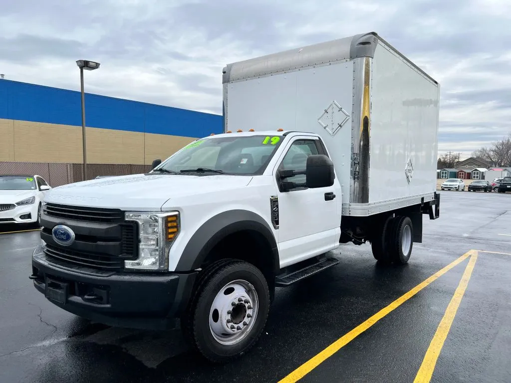 Ford F-450 photo 4