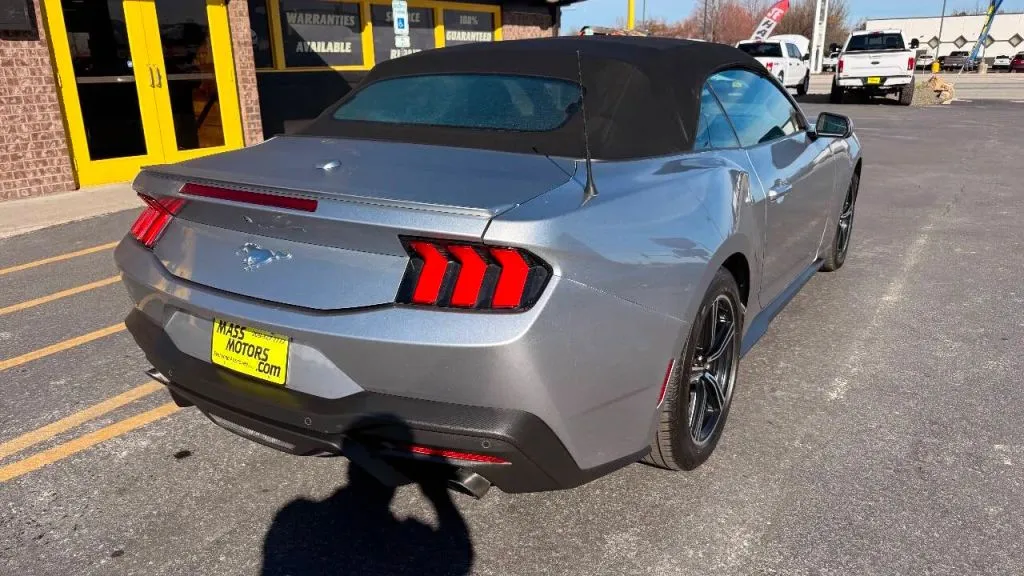 Ford Mustang photo 6