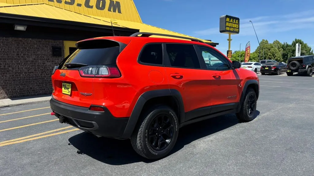 Jeep Cherokee photo 8