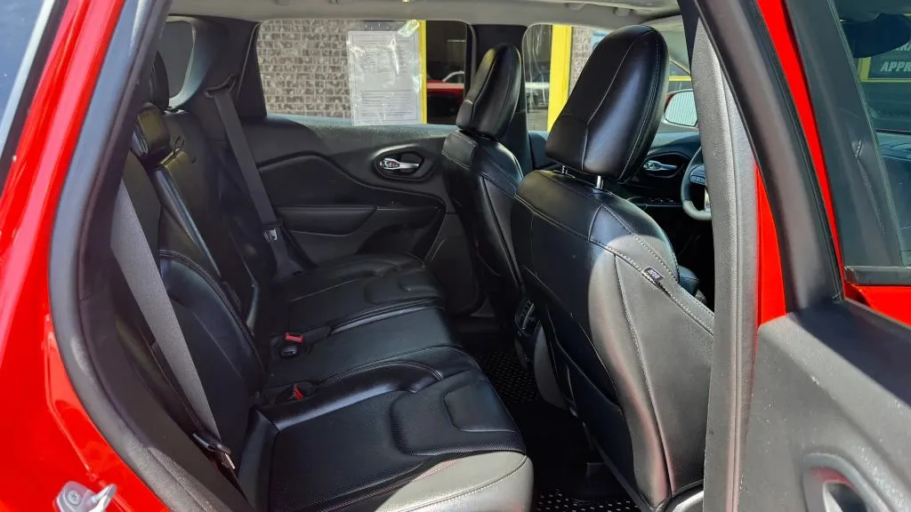 Jeep Cherokee photo 12