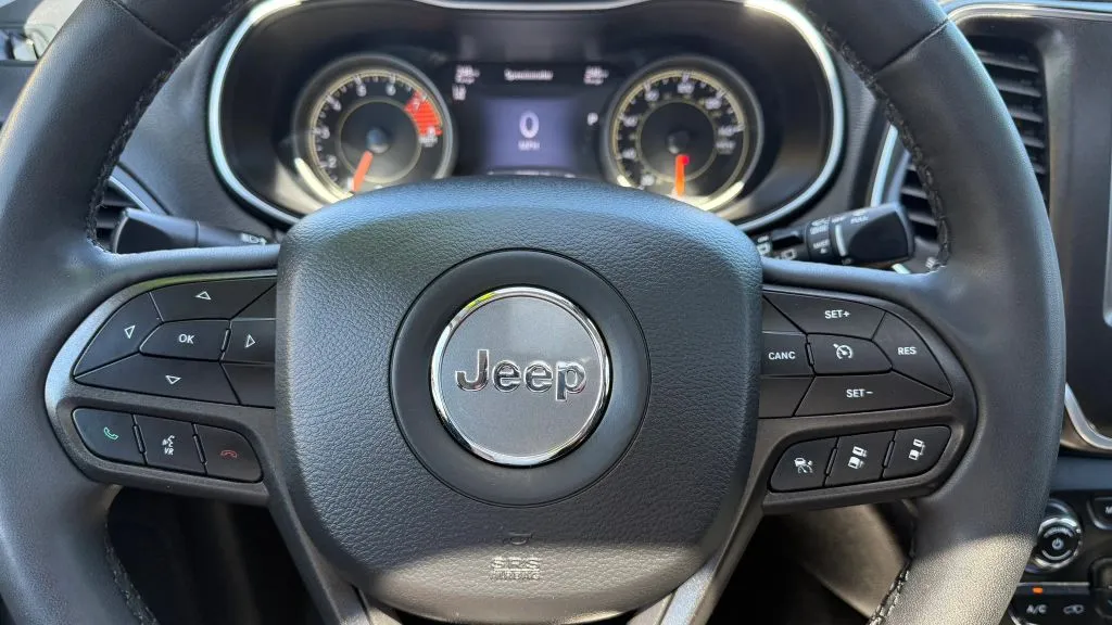 Jeep Cherokee photo 13