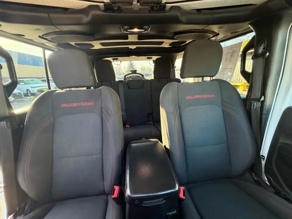 Jeep Wrangler photo 12
