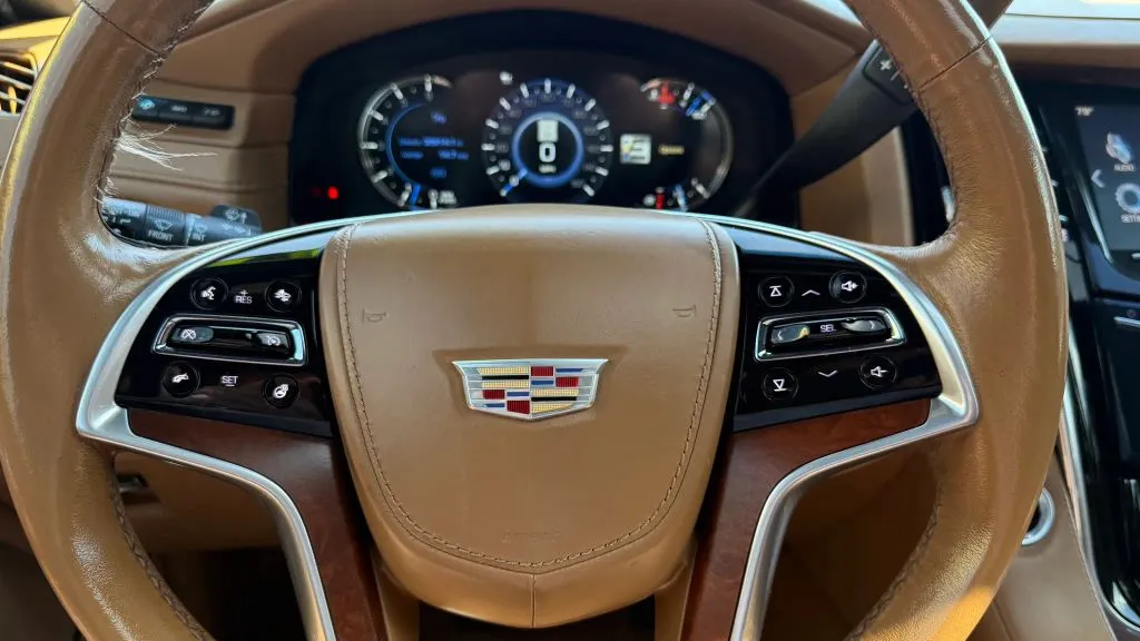 Cadillac Escalade ESV photo 17