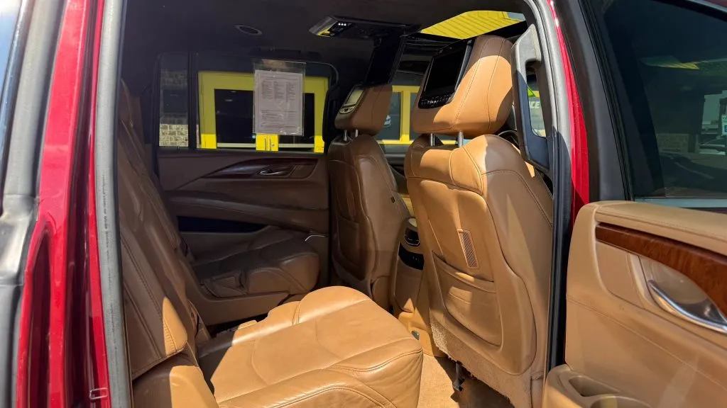 Cadillac Escalade ESV photo 12