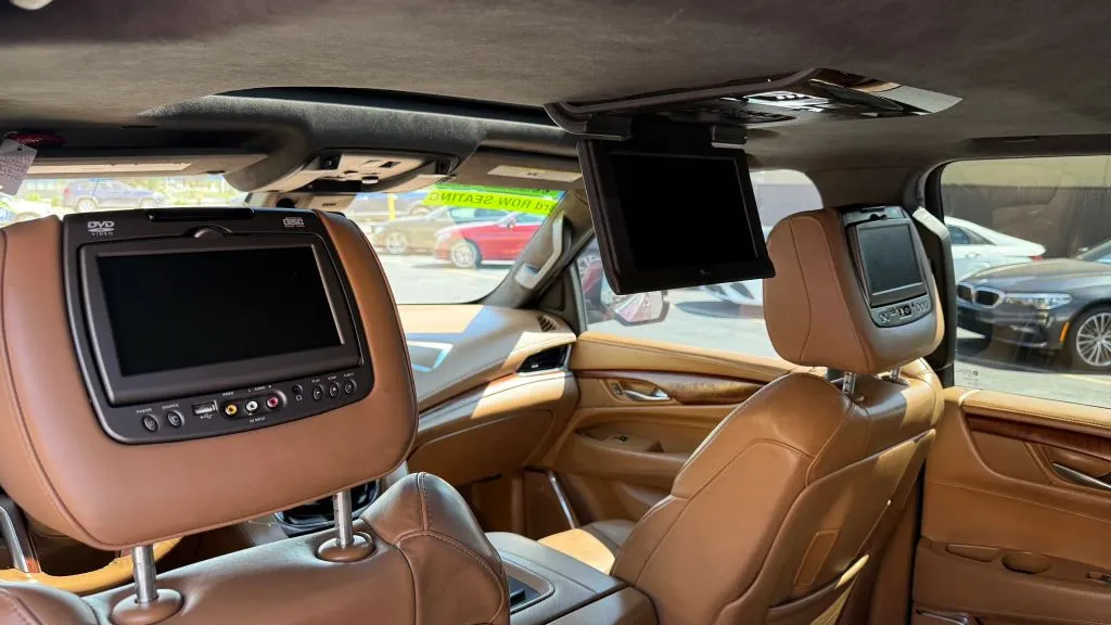 Cadillac Escalade ESV photo 15