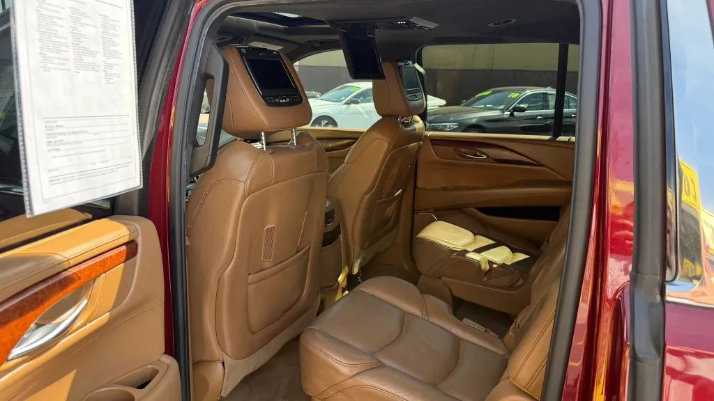 Cadillac Escalade ESV photo 10