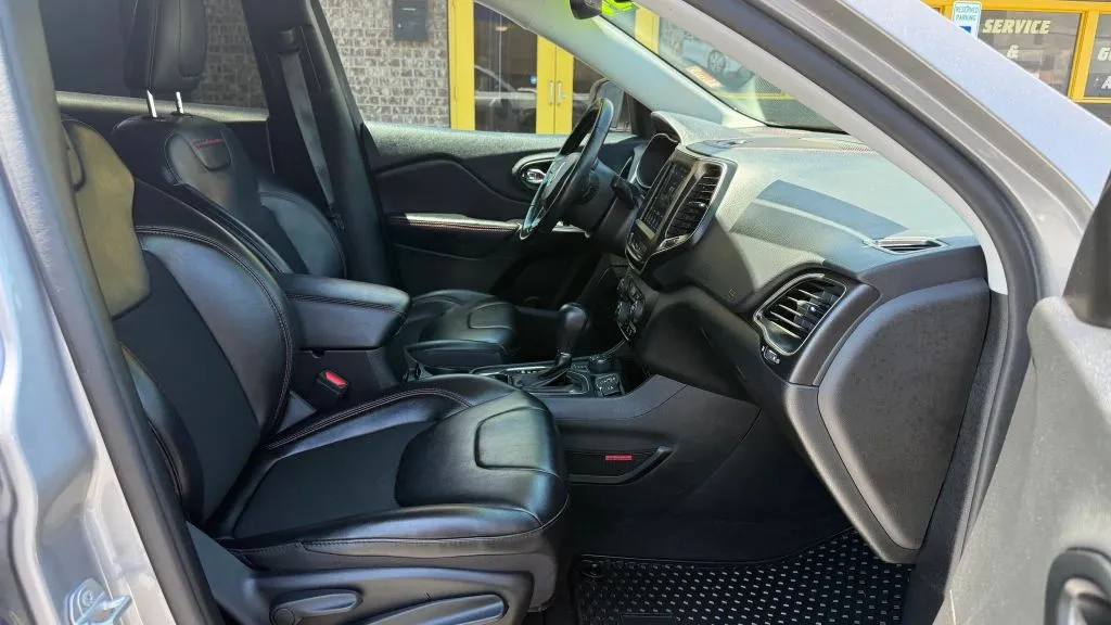 Jeep Cherokee photo 11