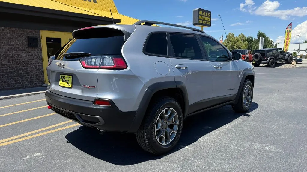 Jeep Cherokee photo 8