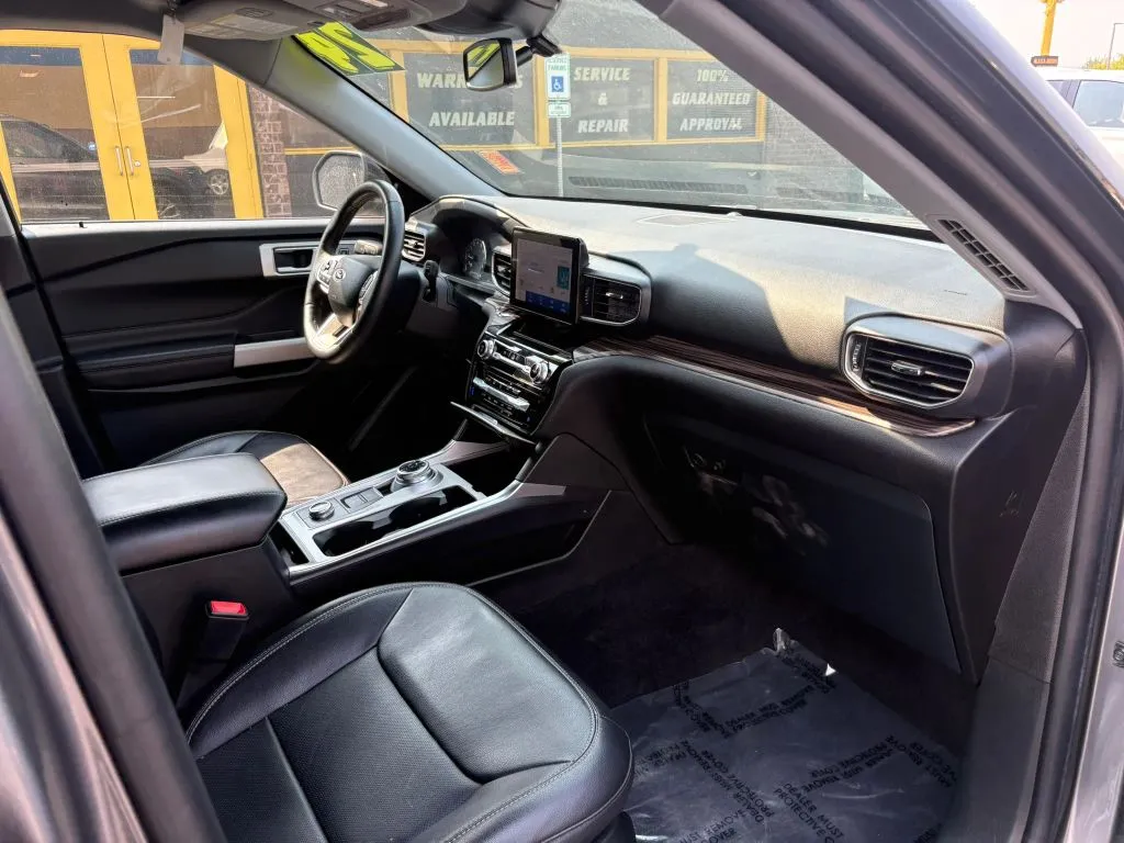 Ford Explorer photo 11
