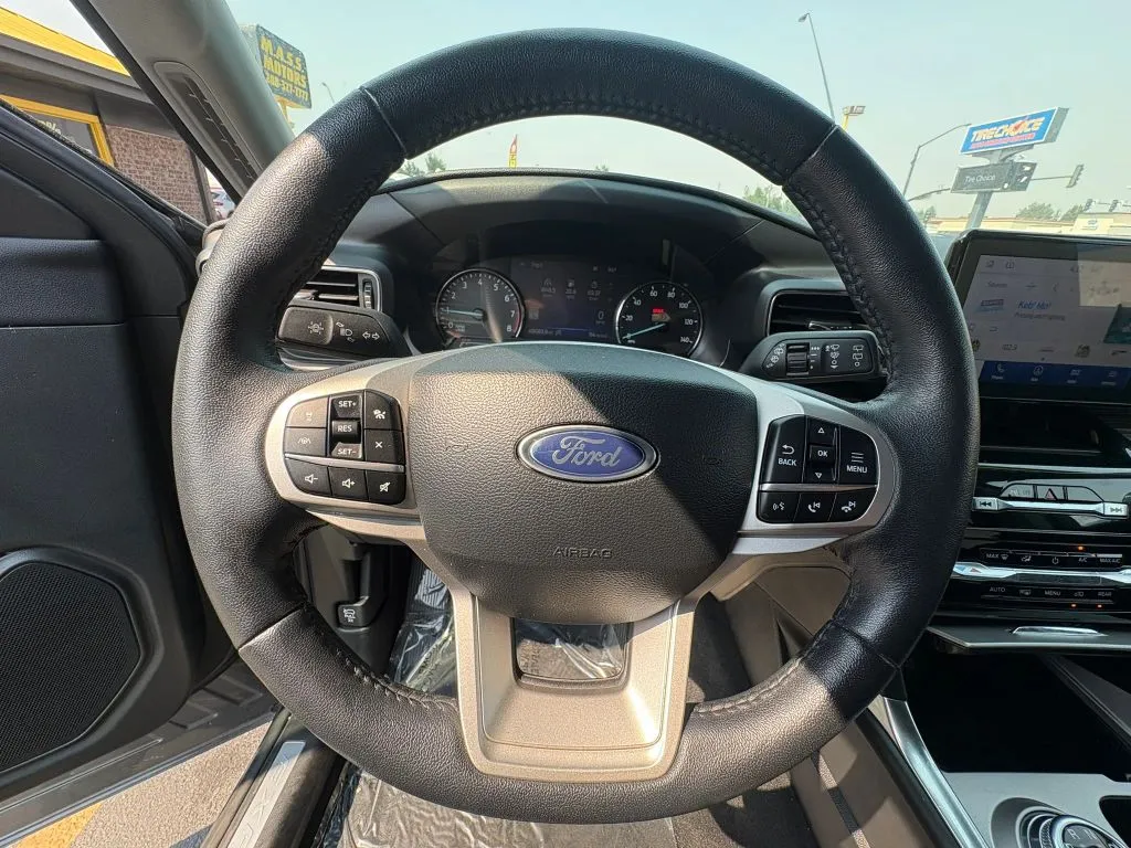 Ford Explorer photo 14