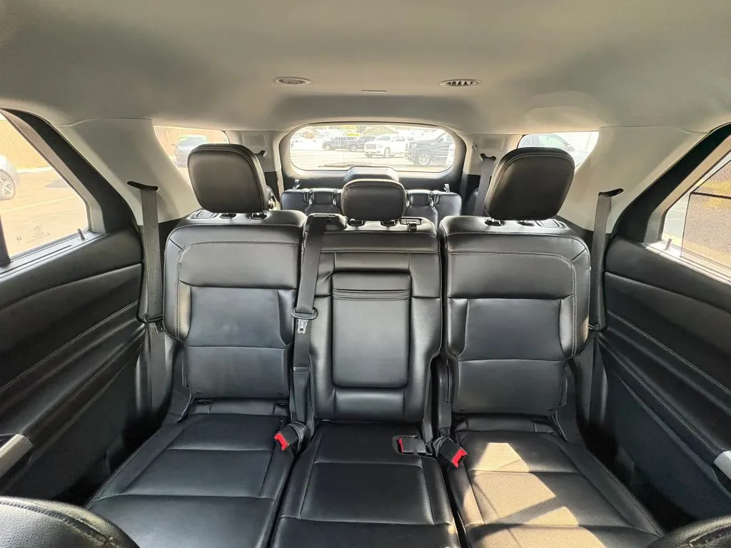 Ford Explorer photo 19