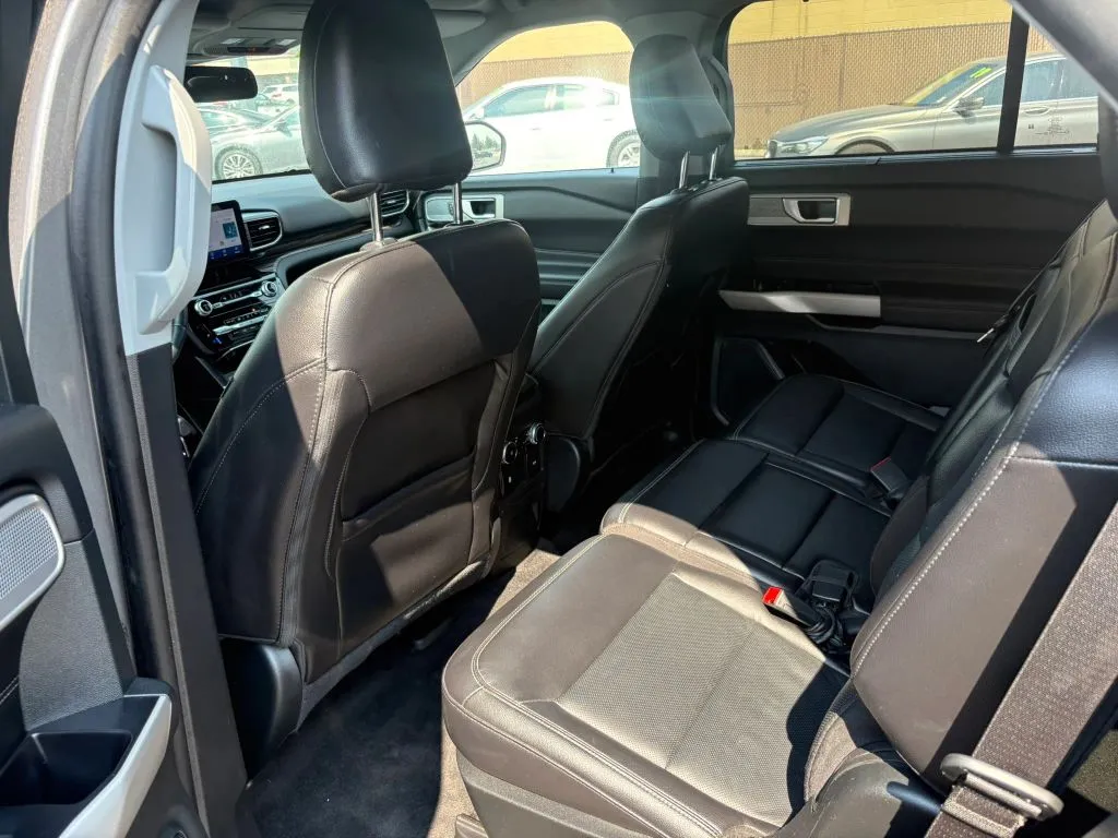 Ford Explorer photo 10