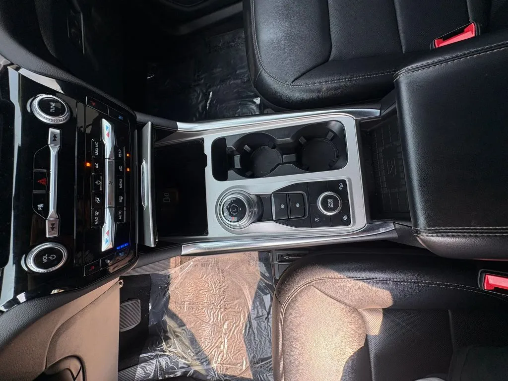Ford Explorer photo 16