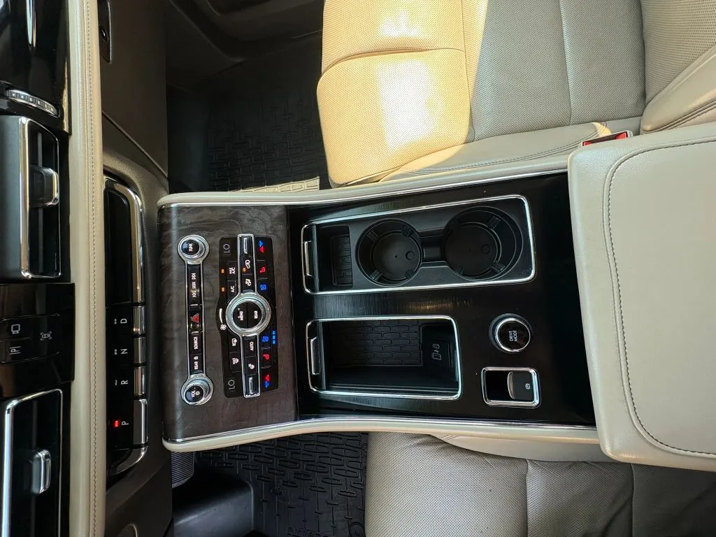 Lincoln Aviator photo 17