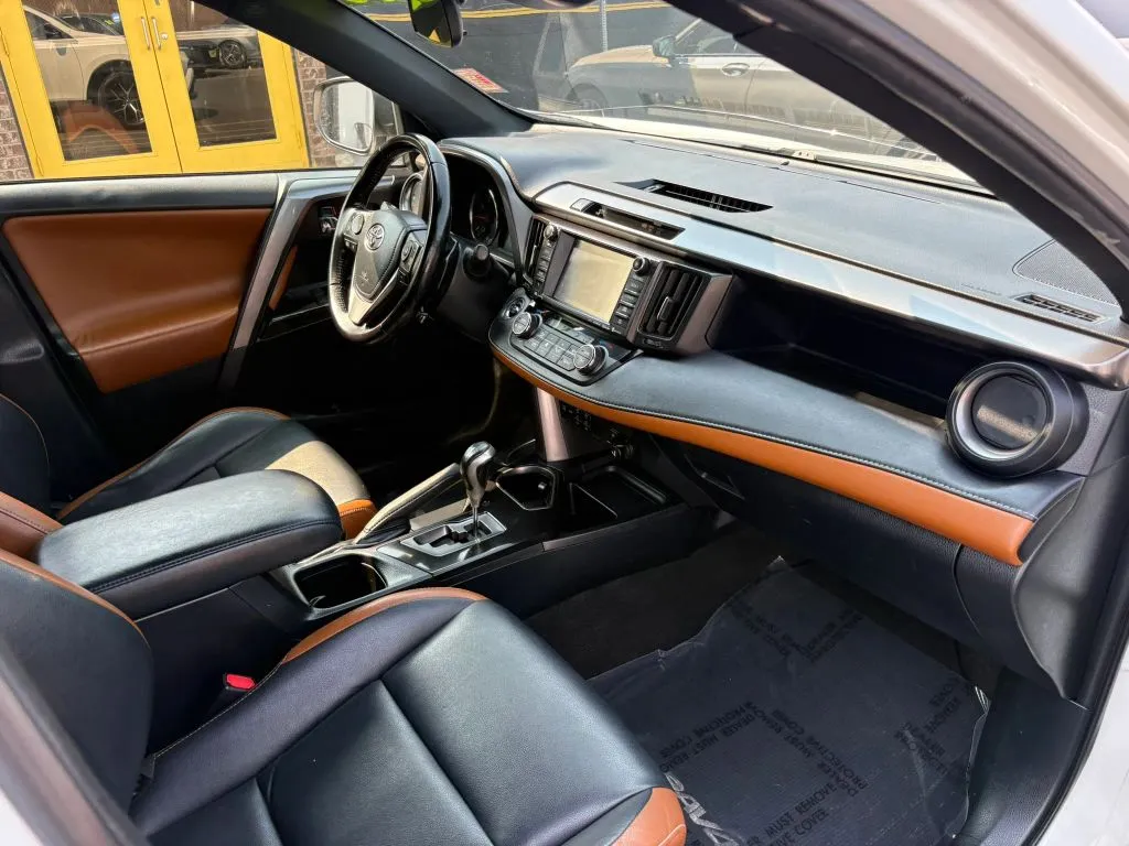 Toyota RAV4 photo 11