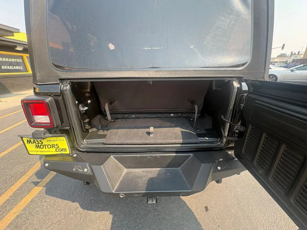 Jeep Wrangler photo 18