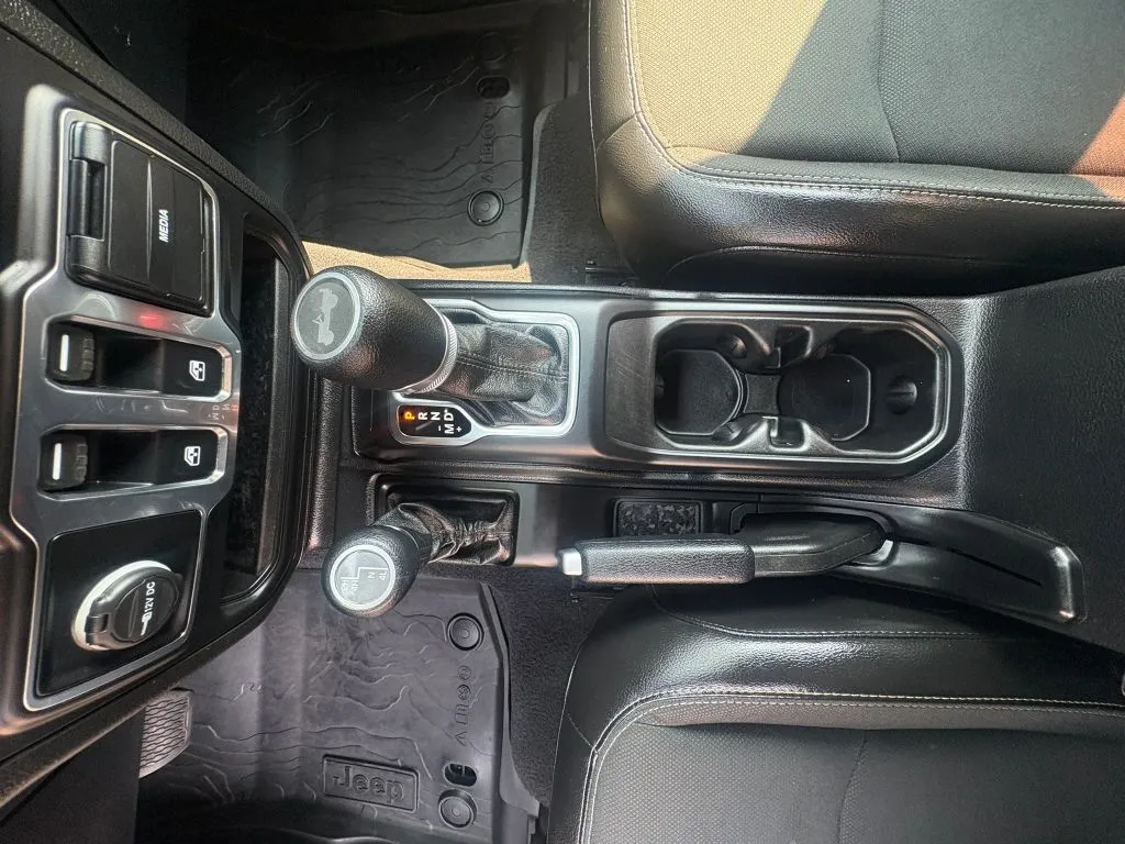 Jeep Wrangler photo 16