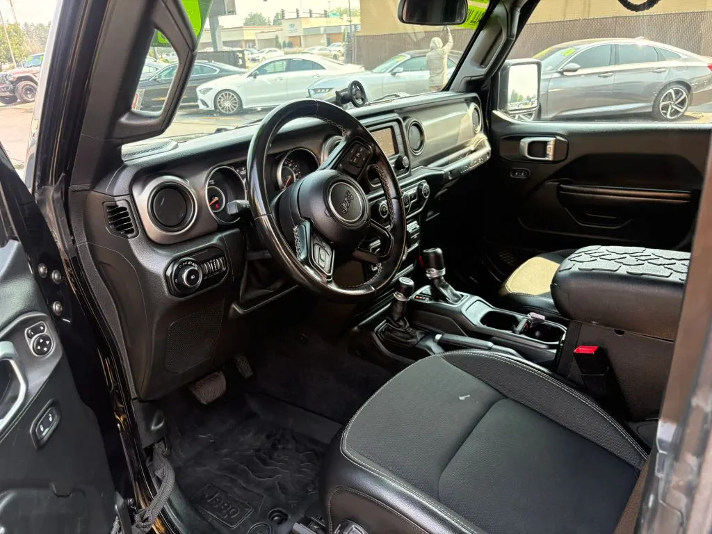 Jeep Wrangler photo 9