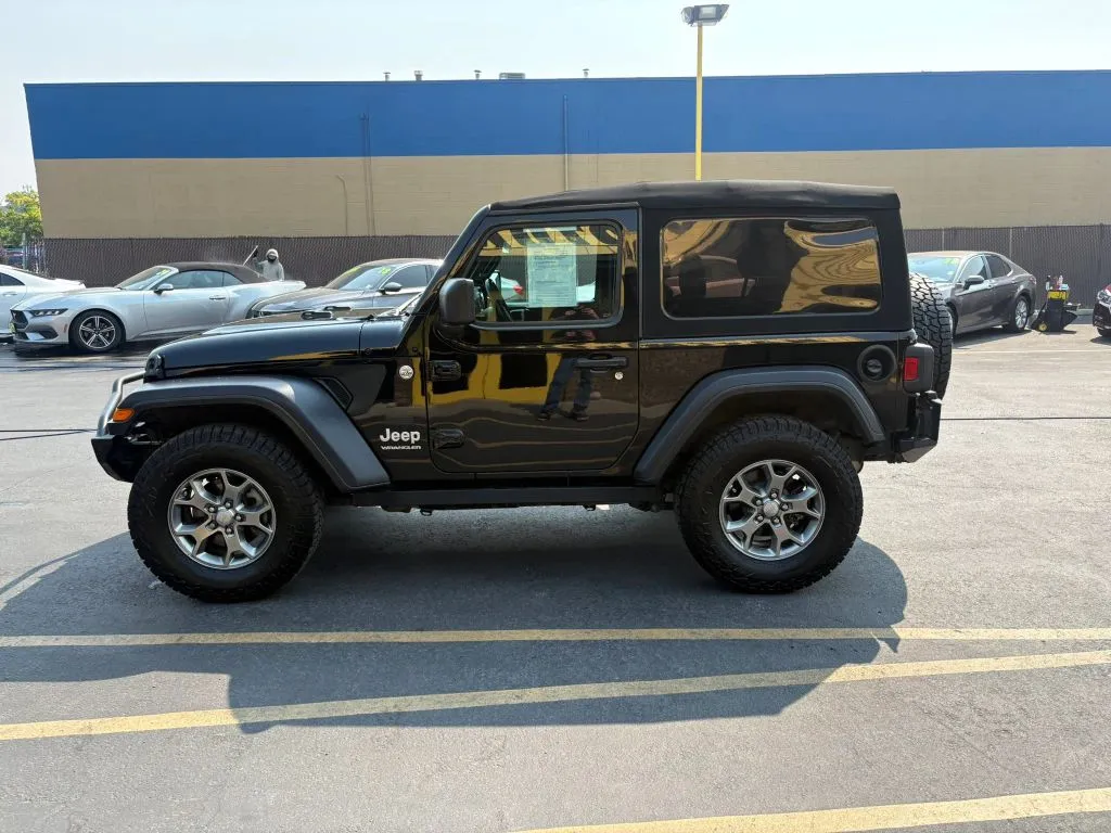 Jeep Wrangler photo 4