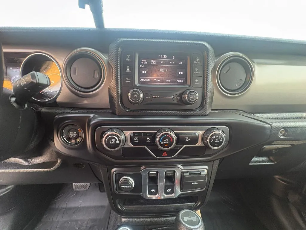 Jeep Wrangler photo 15