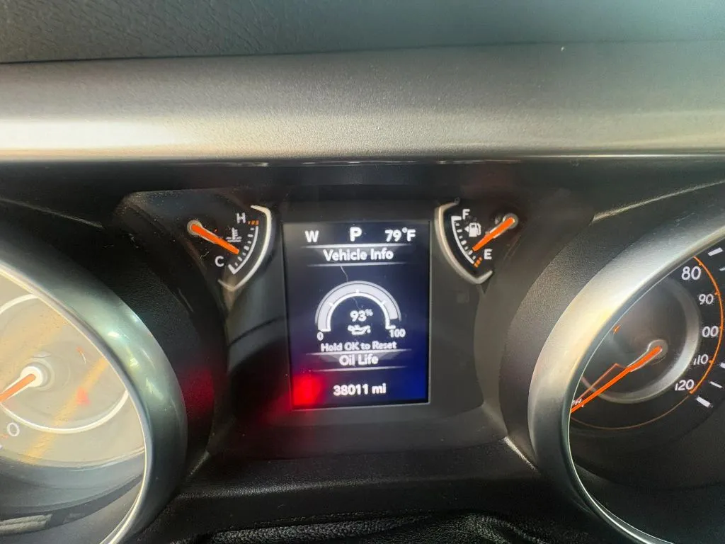Jeep Wrangler photo 14