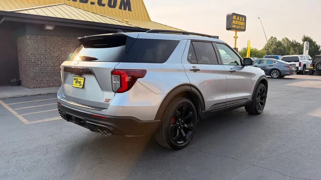 Ford Explorer photo 8