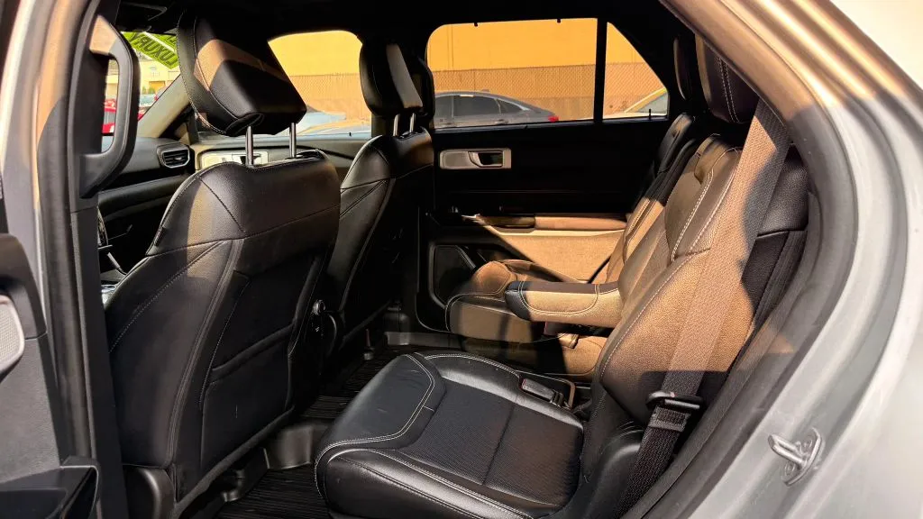 Ford Explorer photo 10