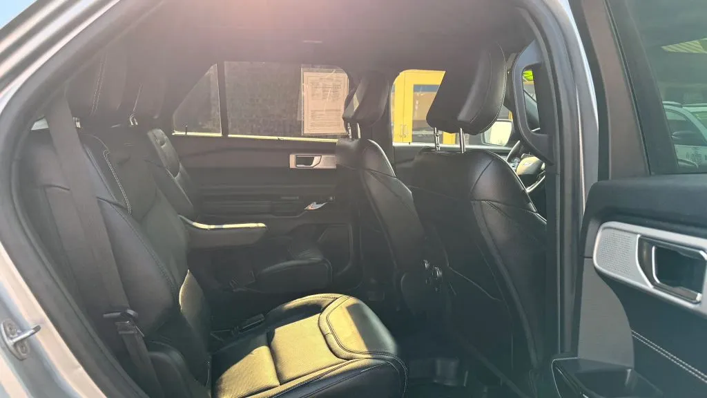Ford Explorer photo 12