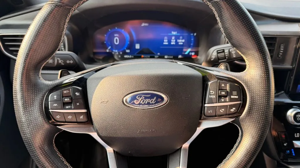 Ford Explorer photo 15