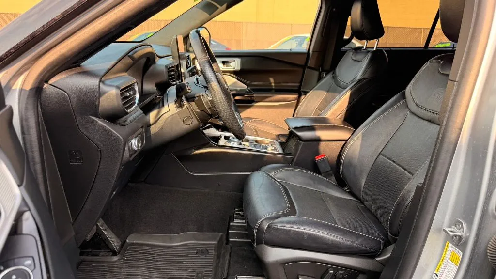 Ford Explorer photo 9
